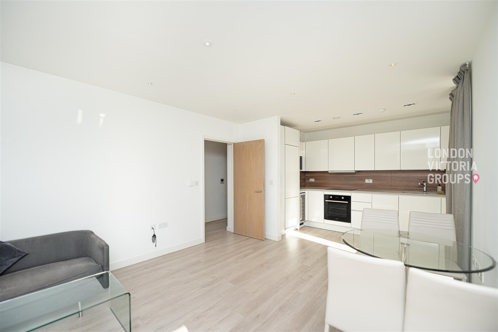 1 bed property in Hartwood Court, Devan Grove, London